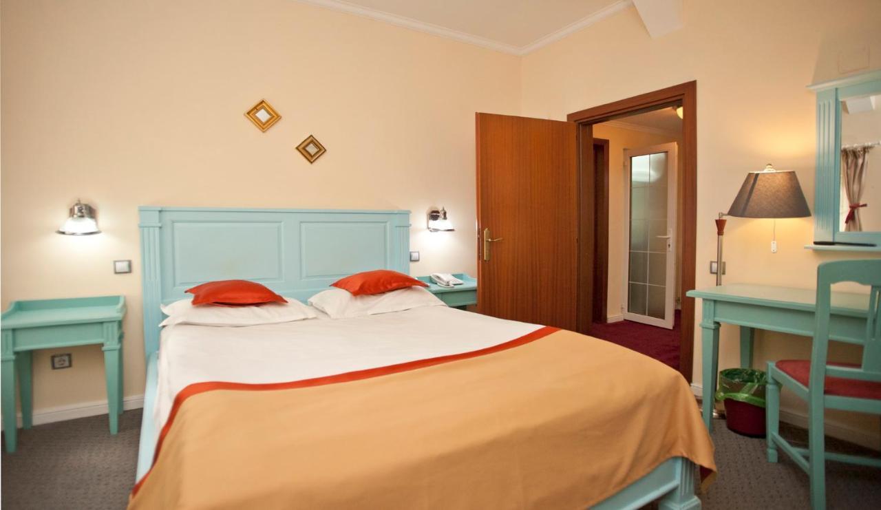 Hotel Bastion سِنايا المظهر الخارجي الصورة