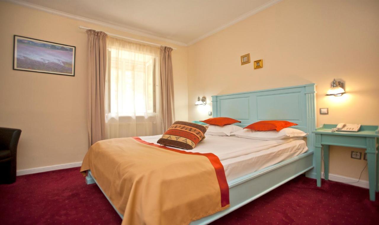 Hotel Bastion سِنايا المظهر الخارجي الصورة