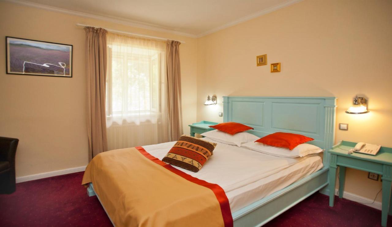 Hotel Bastion سِنايا المظهر الخارجي الصورة